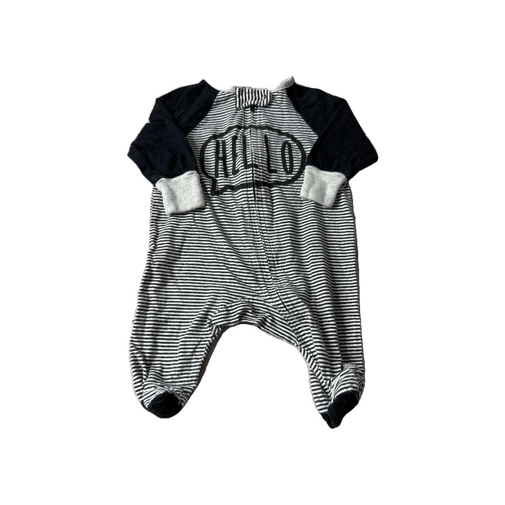 Gerber Childrenswear Unisex White | Black Pajamas size: Newborn